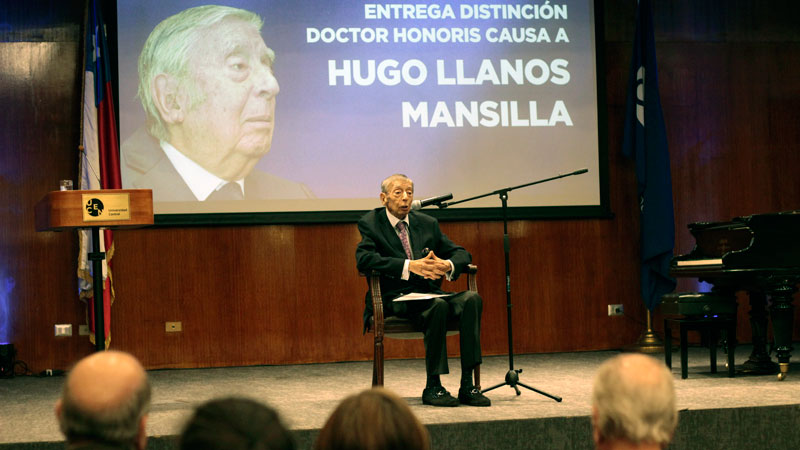 Universidad Central entregó distinción Doctor Honoris Causa al profesor Hugo Llanos