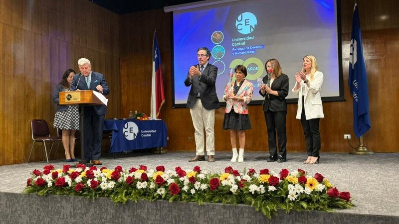 Trabajo Social celebra 20 años con emotiva ceremonia y encuentro de egresados/as