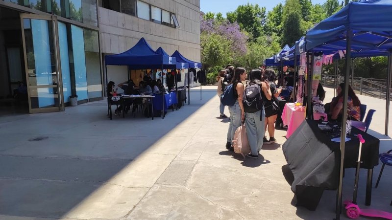 Emprendedores unieron fuerzas para ofrecer sus productos en campus VKII