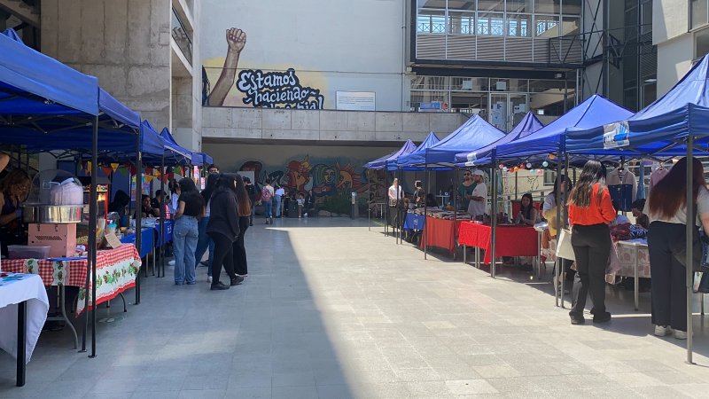 Centro de Estudiantes de Psicología realizan Feria de Emprendimiento en el Campus GHU