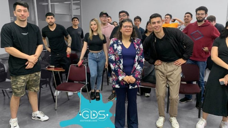 Emprendimiento y sostenibilidad fueron los focos de charla realizada por Escuela de Economía y Negocios