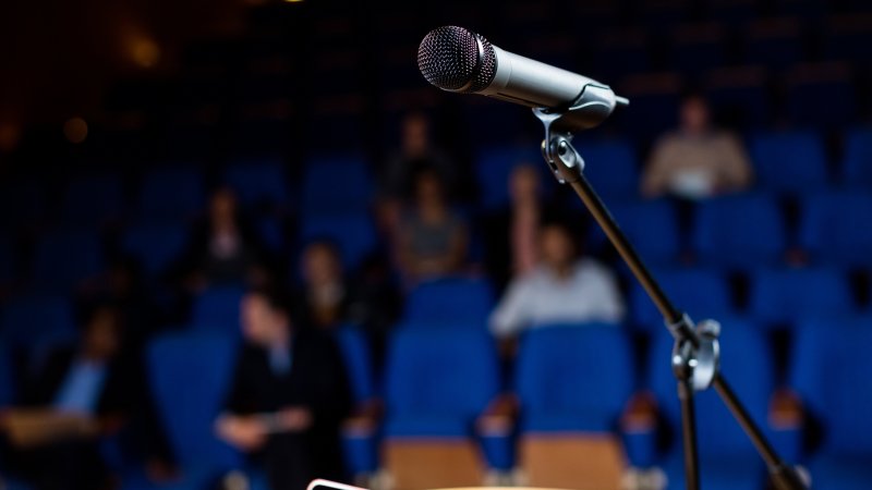 Postula ahora a la sociedad de debates de Derecho