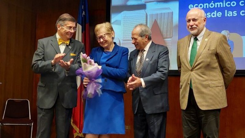 Vicepresidenta del Banco Central participó en inauguración del año académico de la Facultad de Economía, Gobierno y Comunicaciones