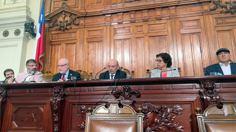 Rector participó en conversatorio sobre la Estrategia Nacional del Litio en el Senado