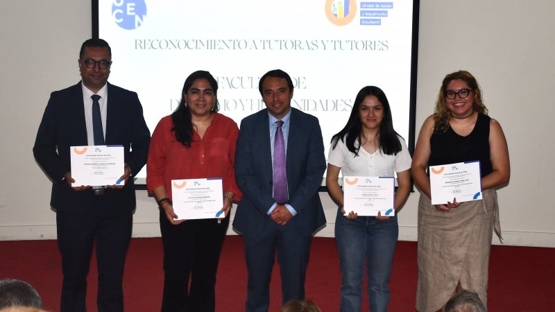 Universidad Central reconoció a sus tutores y tutoras pares en Sede Santiago