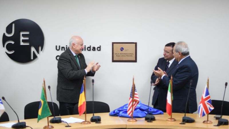 Universidad Central nombró Sala Internacional en homenaje al profesor Hugo Llanos Mansilla