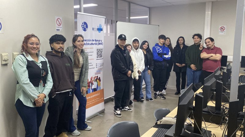 Workshop de Inteligencia Artificial convocó a estudiantes en exitoso encuentro formativo