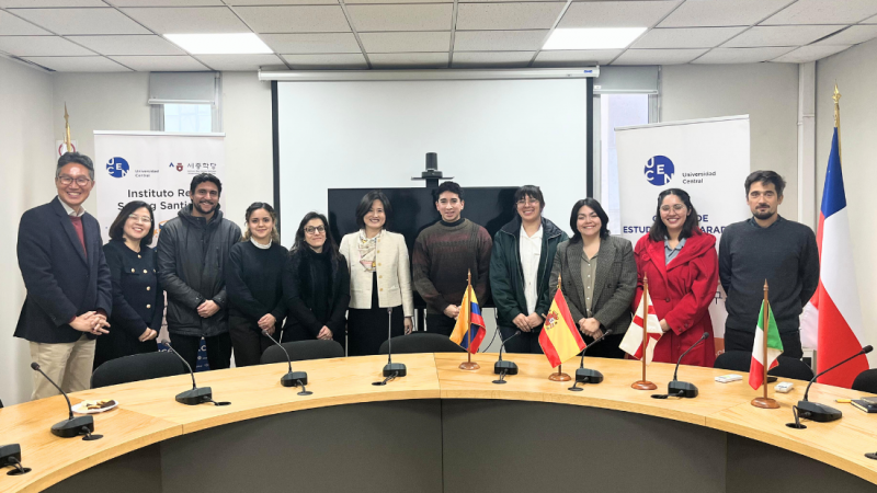 Workshop y seminario sobre literatura coreana, procesos democráticos y de resistencia se realizaron exitosamente en el marco de la Primera Academia Sejong