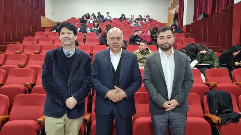 Estudiantes de Contador Auditor conocen de cerca el rol estratégico de la auditoría interna en el sector público