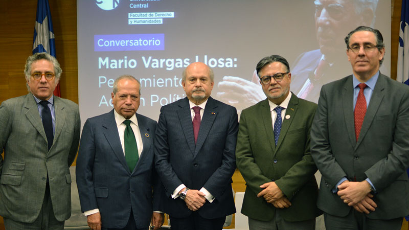 Académicos de la Universidad Peruana de Ciencias Aplicadas reflexionaron en la UCEN sobre el pensamiento político de Mario Vargas Llosa