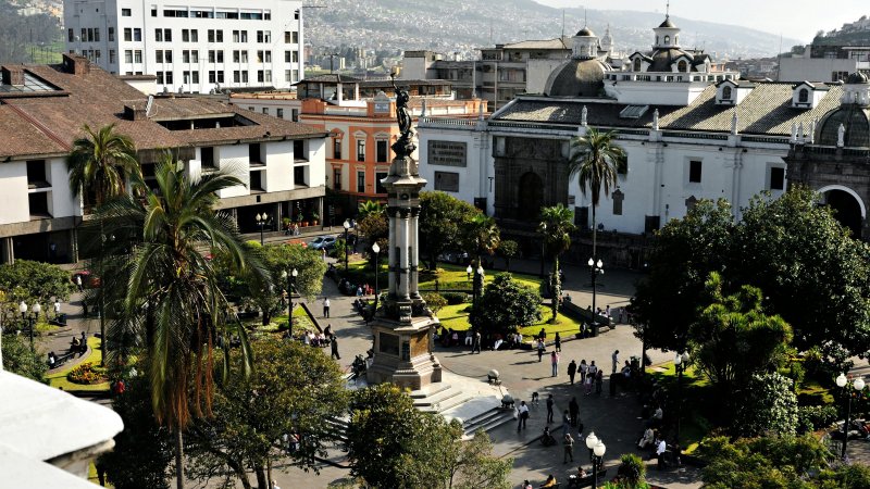 Doctoranda participó de la publicación artículo que revela cómo el diseño urbano afecta la vida cotidiana de las mujeres en Quito