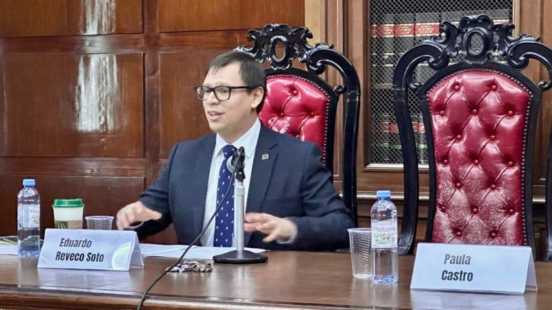 Profesor Eduardo Reveco expuso en conferencia global sobre derecho del consumidor en la UBA