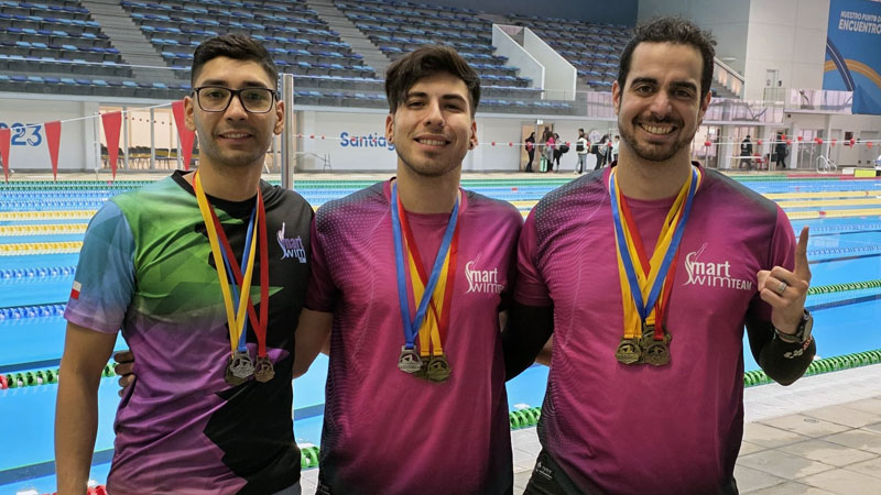 Estudiantes de la UCEN obtuvieron medallas y récords nacionales en torneo Pre-Máster de natación con apoyo de DAVE