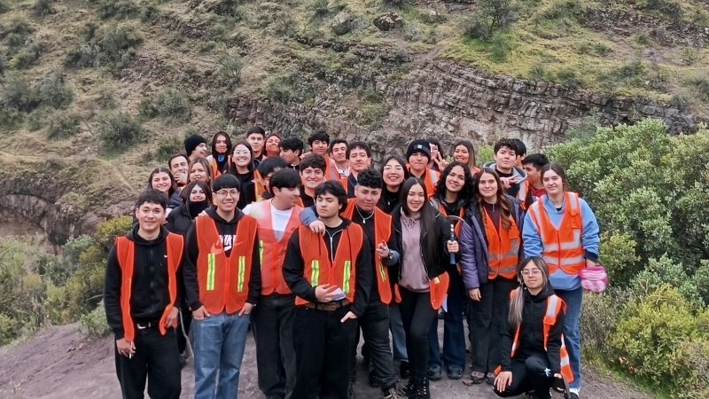 Estudiantes de Ingeniería Civil en Minas visitaron el Cajón del Maipo para fortalecer su formación en geología