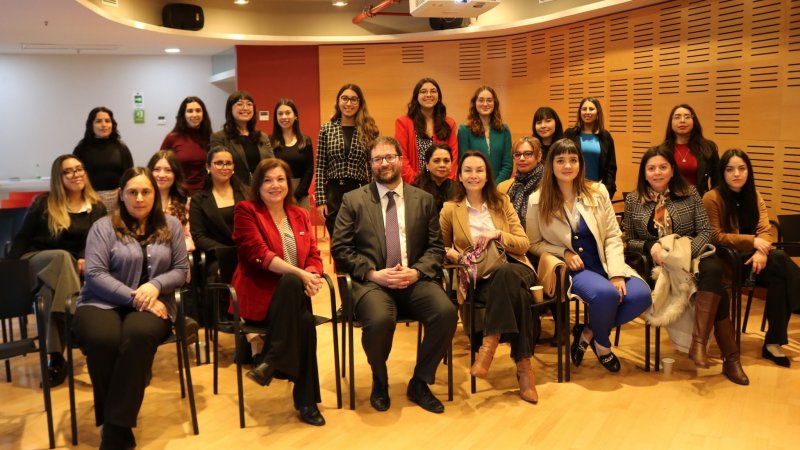 Estudiantes del Magíster en Derecho Corporativo participaron en charla sobre libre competencia y perspectiva de género en la FNE
