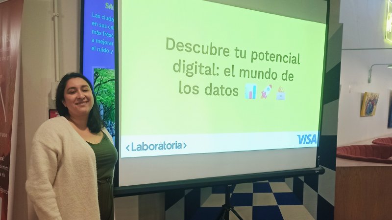 Académica de Famedsa, Carolina Muñoz, participa en congreso sobre análisis de datos