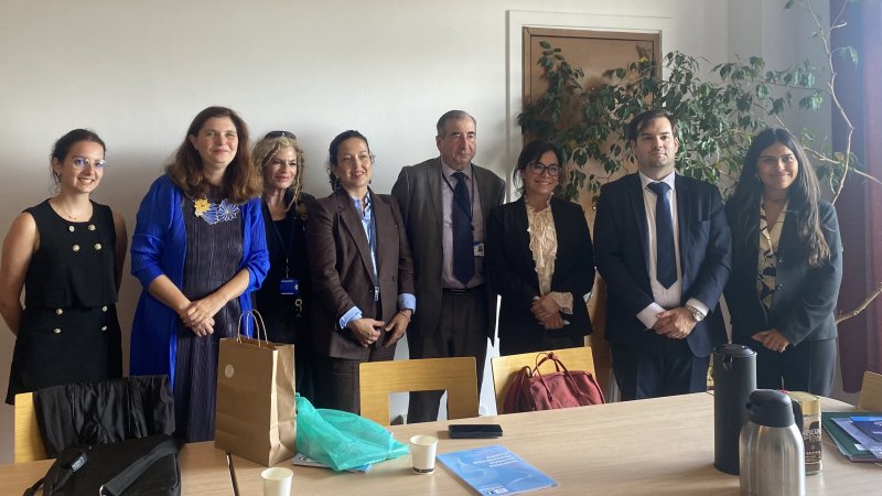 Directora del CISCE, Carolina Vadebenito, fortalece redes internacionales en bioética, inteligencia artificial y derechos humanos en París