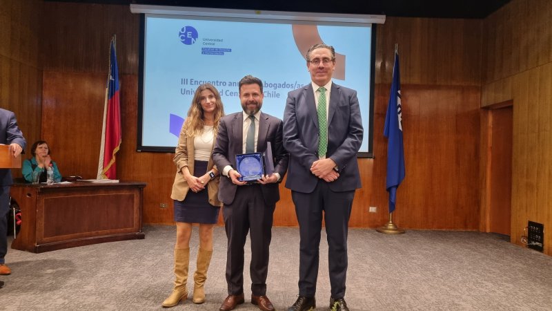Egresados y egresadas de Derecho UCEN se reencuentran en el Tercer Encuentro Anual de Abogados Centralinos