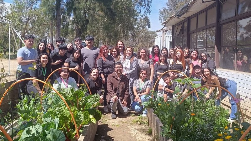 Estudiantes de Ingeniería en Administración de Empresas apoyan a emprendedoras de María Pinto en el desarrollo de sus modelos de negocio