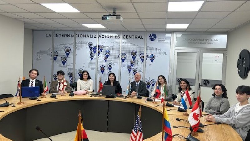 Clase sobre litigación electrónica une a estudiantes de Derecho de la Universidad Central y la Universidad Católica de La Plata