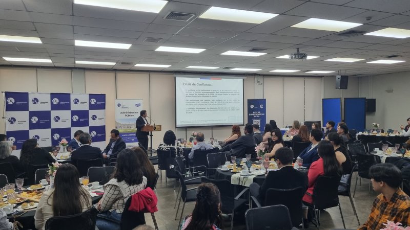 Egresados de Administración Pública se reencontraron en una distendida instancia que reunió a distintas generaciones