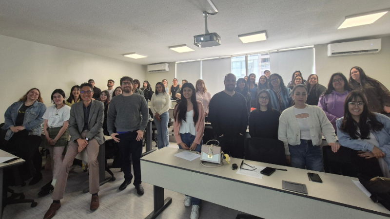 Workshop del Magíster en Estudios Coreanos entregó herramientas para la traducción del coreano al español