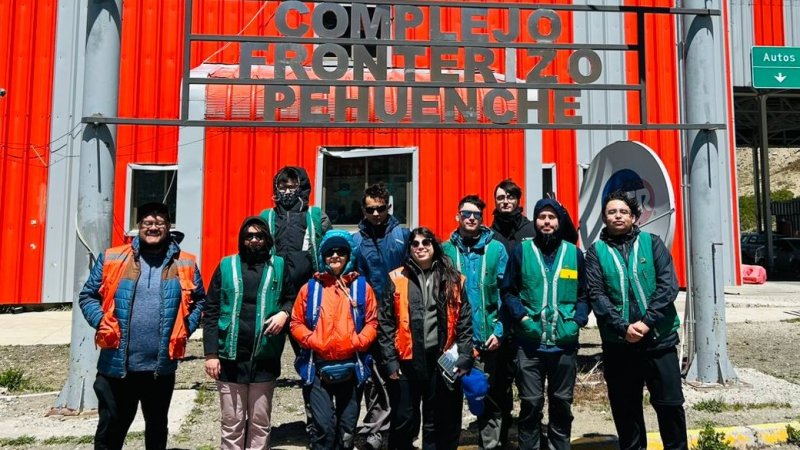 Estudiantes de Geología realizan curso de vulcanología en frontera con Argentina