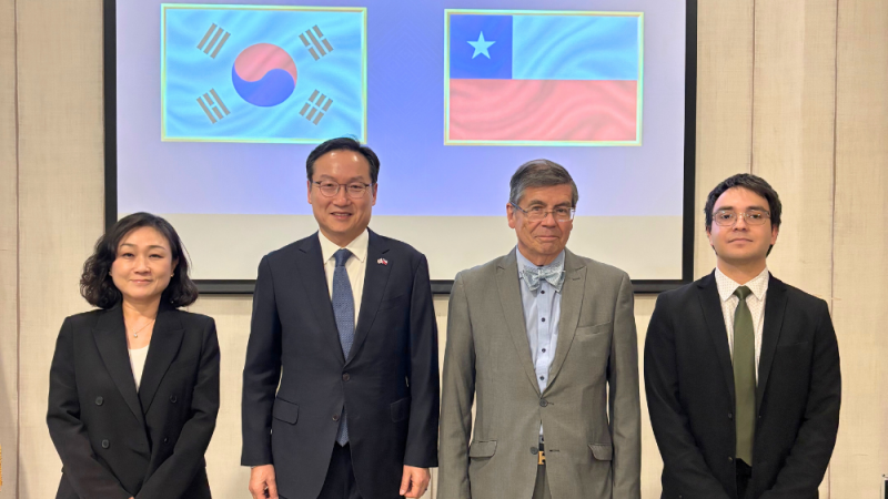 CECorea organizó seminario donde se reflexionó sobre las experiencias educacionales de Corea y Chile