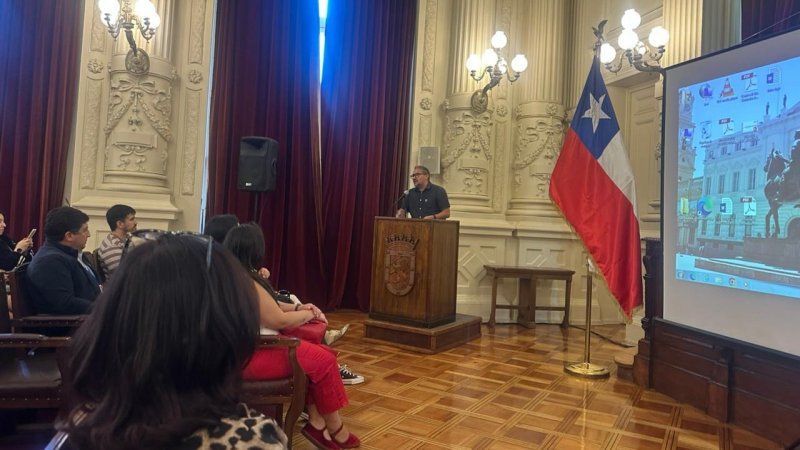 Académico Hugo Covarrubias expuso en el Palacio Consistorial de Santiago en el Día Nacional del Trabajo Social